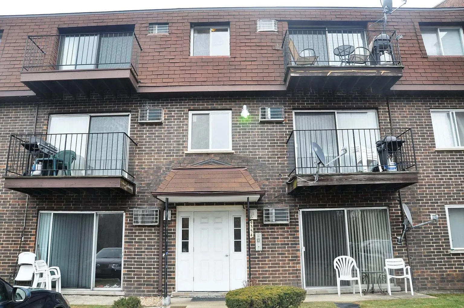 9354 Golf Rd APT 3A photo 1