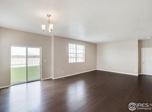 5th image of 1679 Whitely Dr