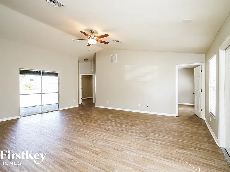 2023 Grayson Ave — Photo 2