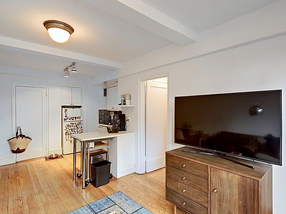 4th image of 50 W 72nd St APT 1008