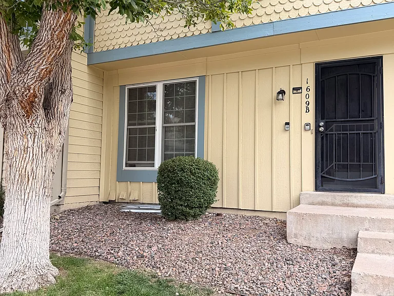 1609 S Ivory Cir #B — Photo 20