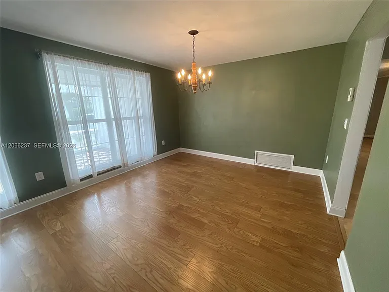 9301 SW 54th St — Photo 10
