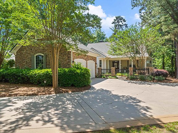 3rd image of 1031 Olde Chapel Ln