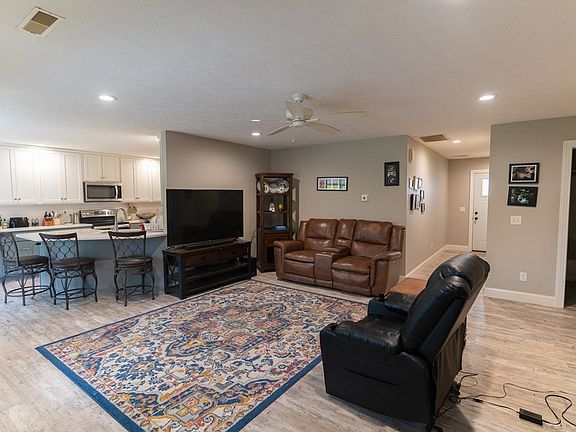 5th image of 1938 Rosewood Dr