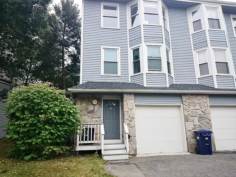 44 Newton St — Photo 2