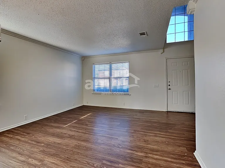 6735 Ambercrest Dr — Photo 7