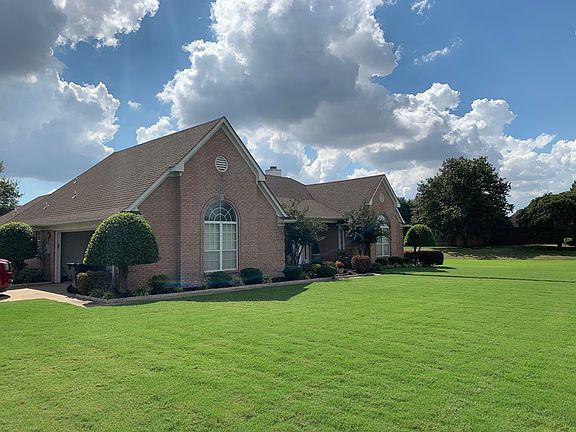 3rd image of 266 Rivertrace Dr