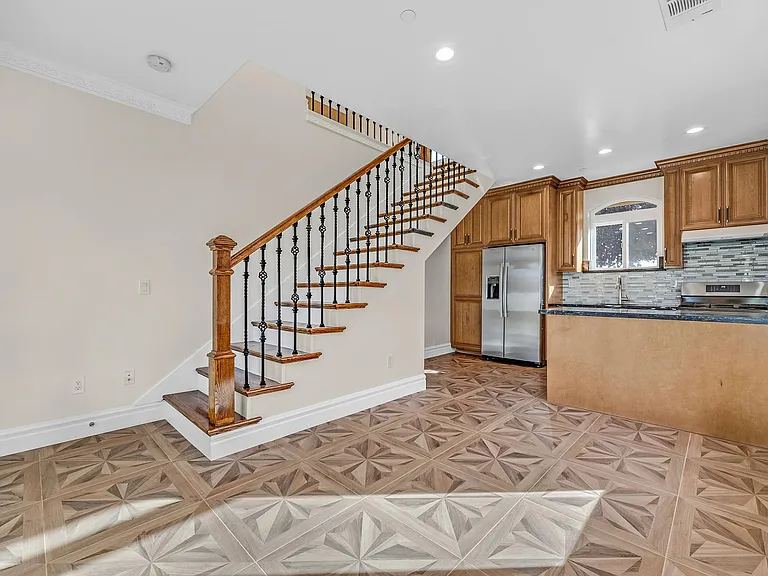 322 Tennyson Rd — Photo 5