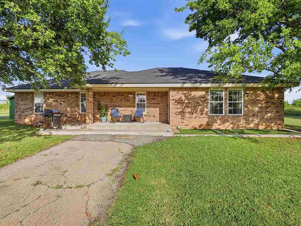 1st image of 504 E Wisteria Ln