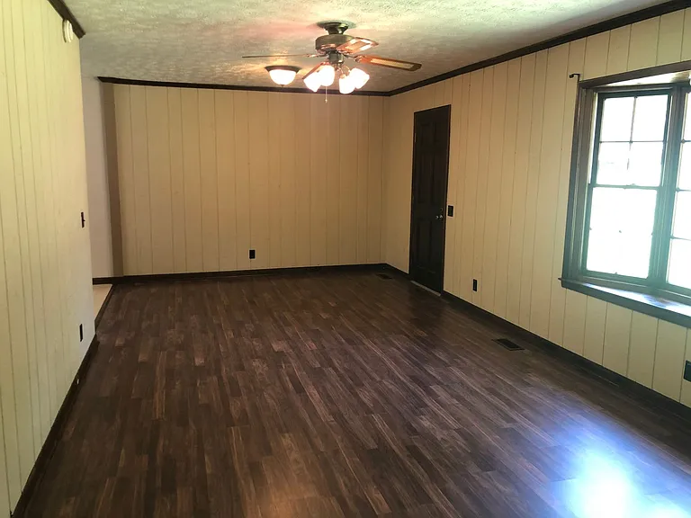 880 Locke Dr — Photo 3