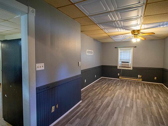 2nd image of 301 W 7th St