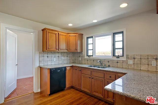 2035 Selby Ave — Photo 9