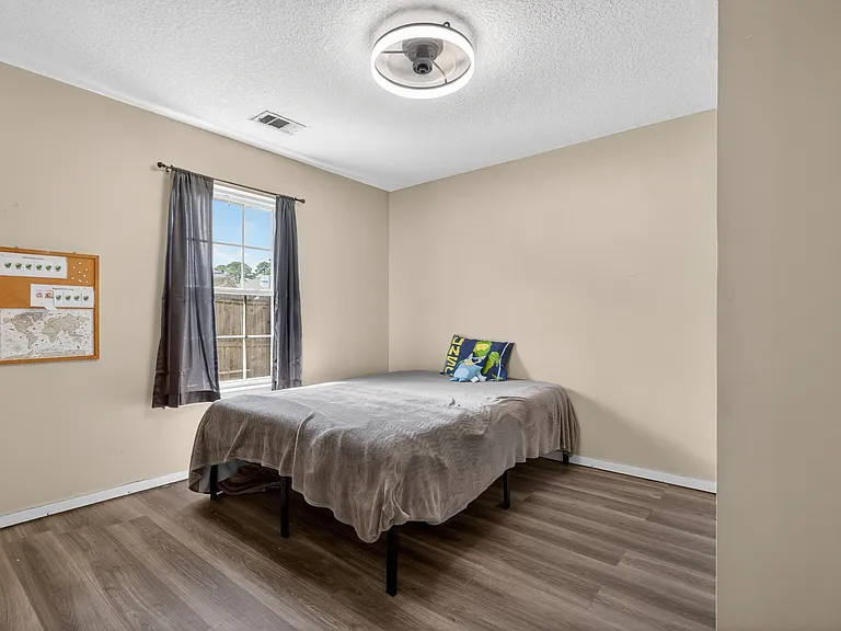 31 Idus Ln — Photo 15