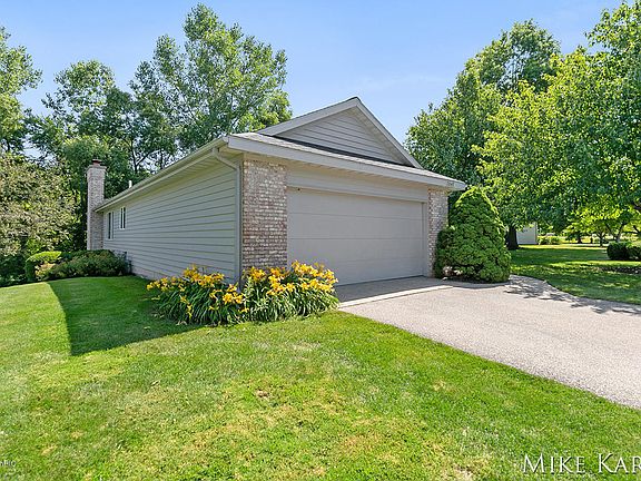 2nd image of 7847 Oakmont Ct NE #52