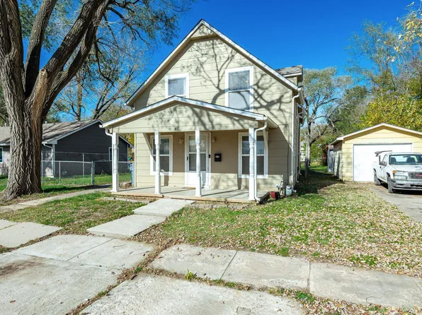 418 E Clark Ave, Augusta, KS 67010
