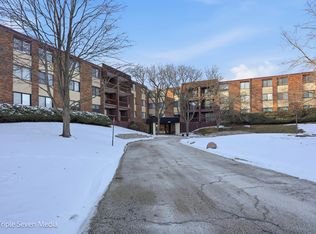 440 Raintree Ct Unit 1G, Glen Ellyn, IL 60137