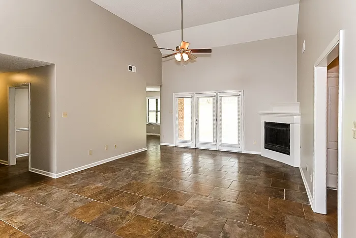 3 bed, 2.0 bath, 1750 sqft, $2,195 — Photo 4