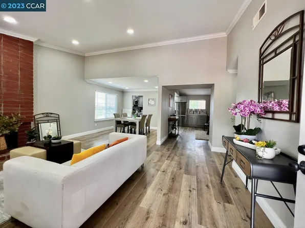 101 Smokey Hills Dr, Vallejo, CA 94589