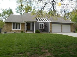 12922 Saint Andrews Dr, Kansas City, MO 64145