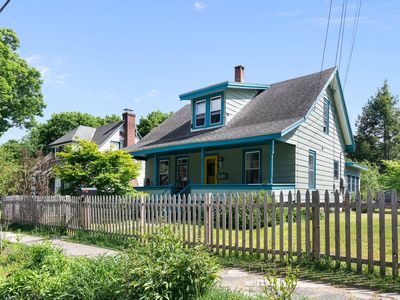 82 Oak Grove Avenue, Brattleboro, VT, 05301