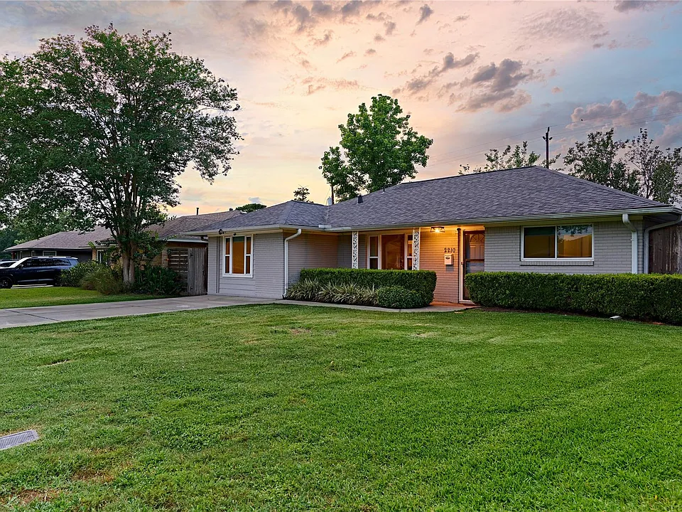 2210 Nina Lee Ln