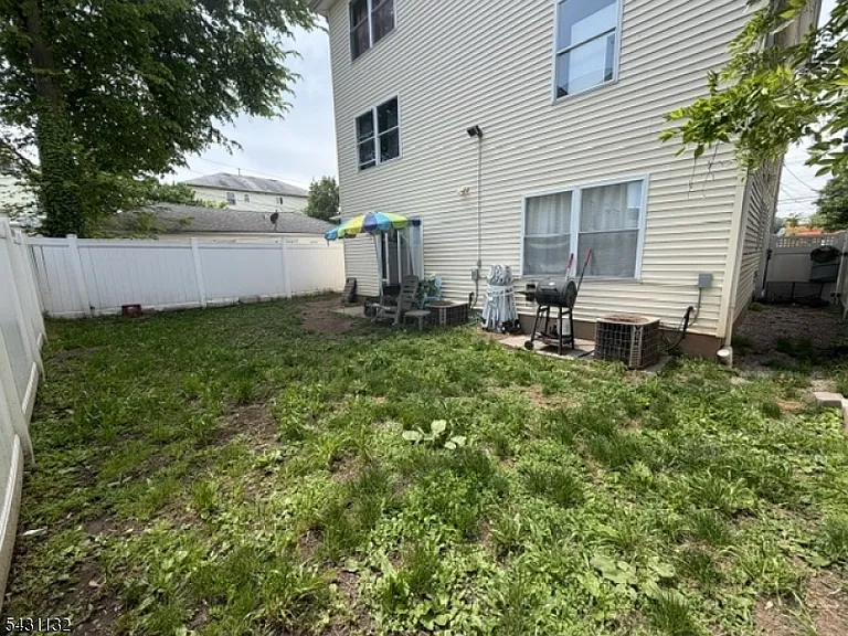 1184 Union St — Photo 6