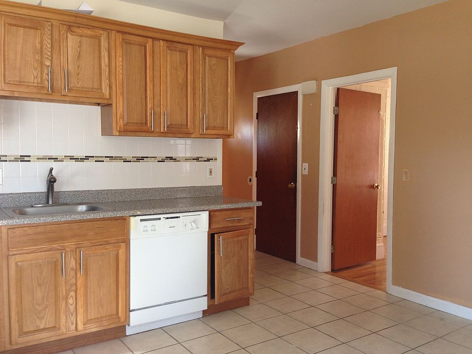 1st image of 23 Marshall St #1