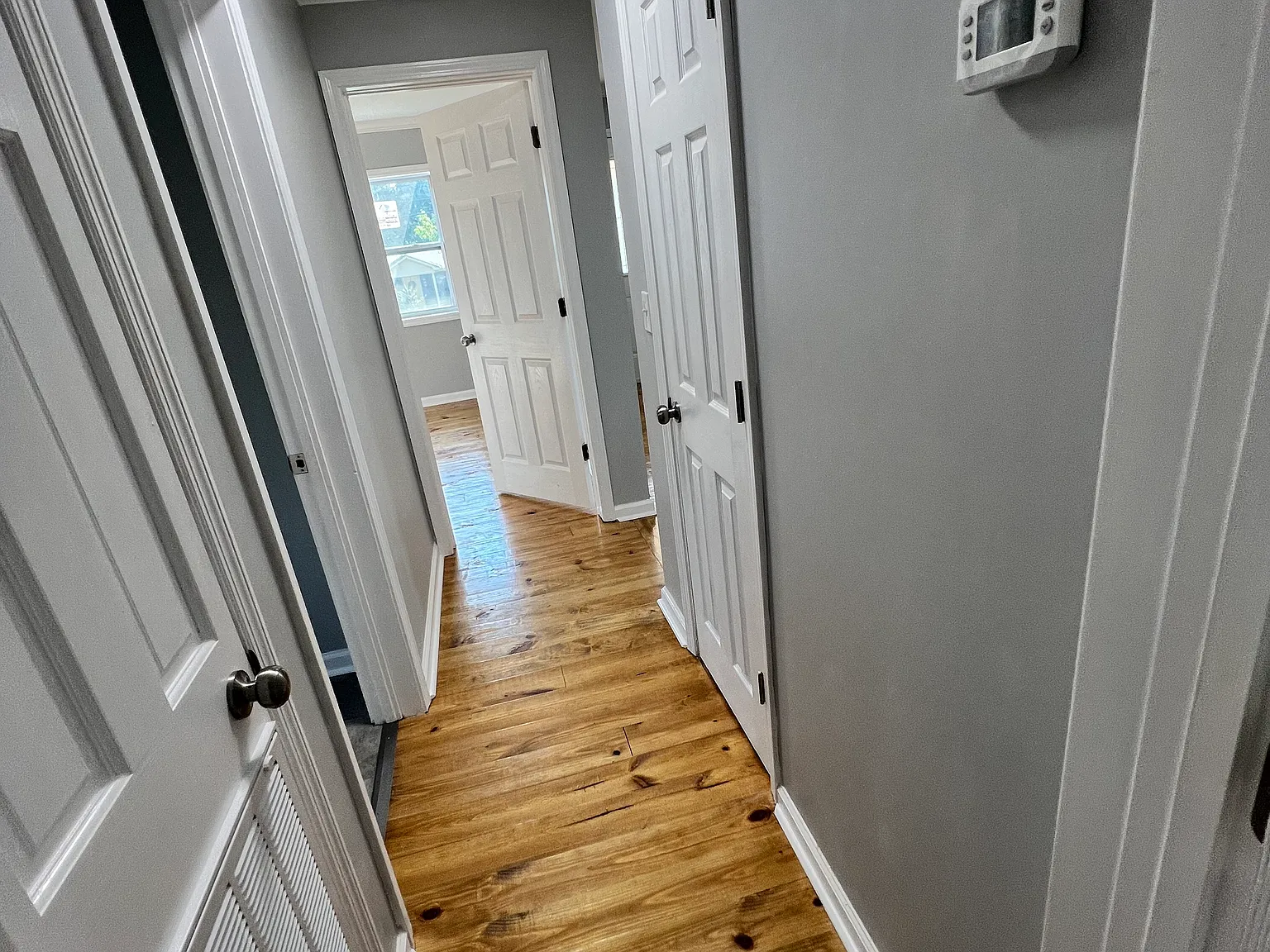 962 Matthews Ave — Photo 4