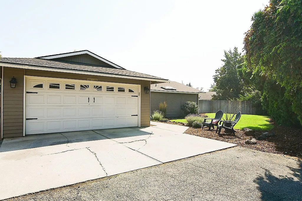 1609 S 72nd Ave photo 1