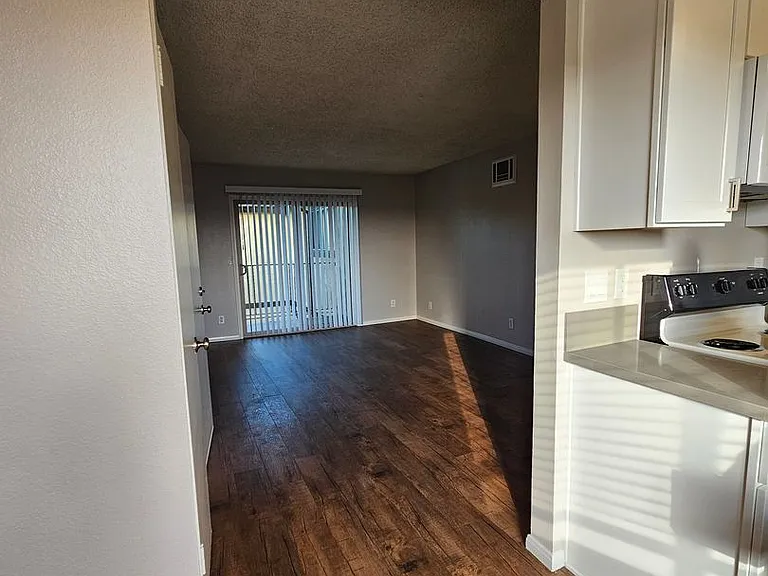 Del Mar Apartment Homes — Photo 48