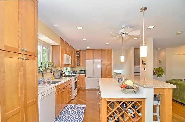 1st image of 660 Seabury Dr