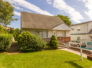 19942 24th Rd, Whitestone, NY 11357