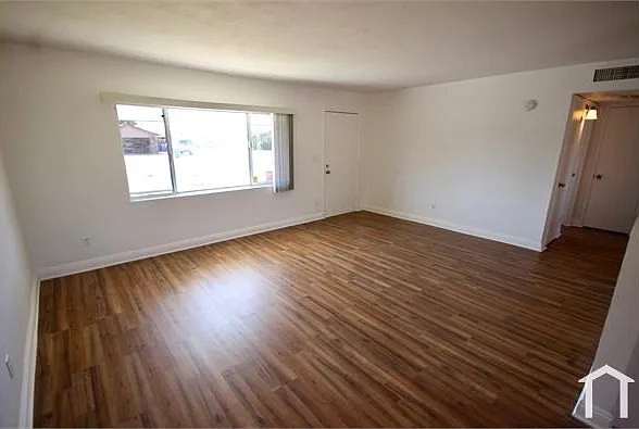 3 bed, 1100 sqft, $1,900 — Photo 4