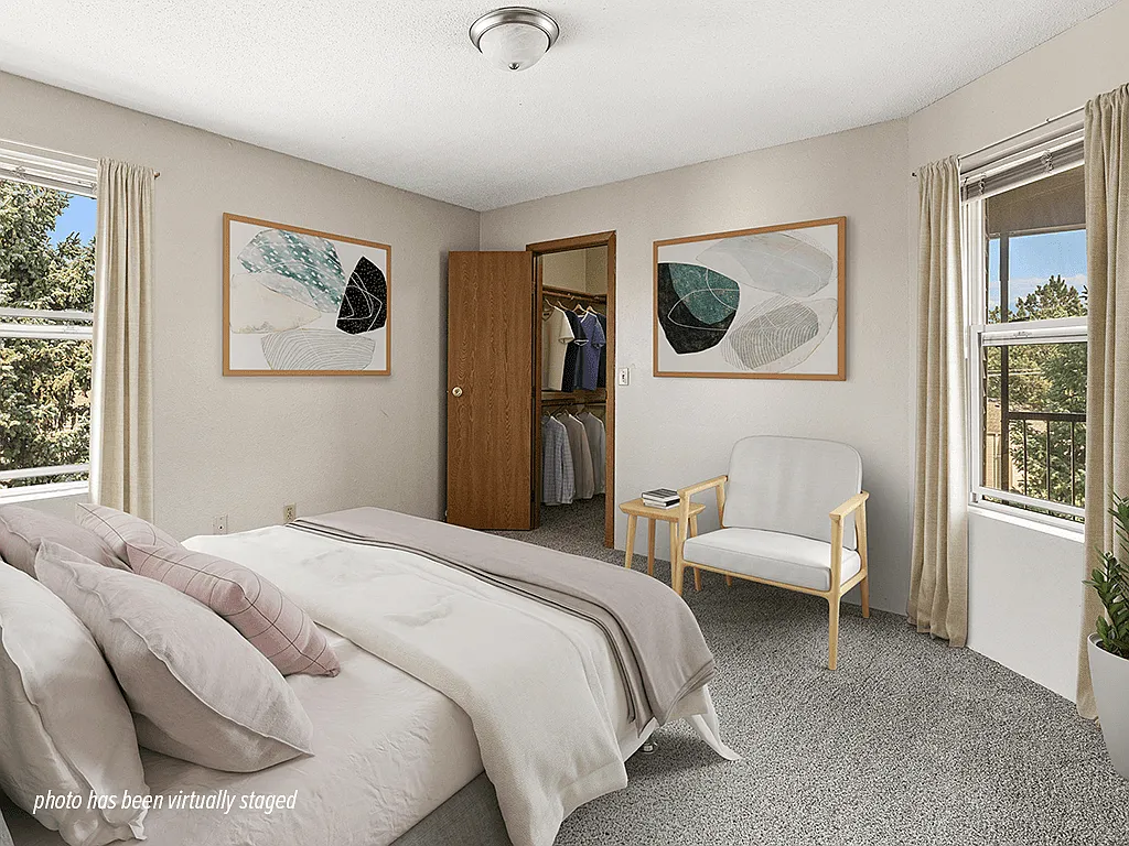 Pointe West Apartments — Photo 4