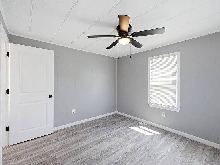 320 E Earp St — Photo 29