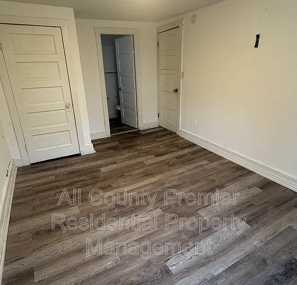 319 Hobart Ave #321B — Photo 6