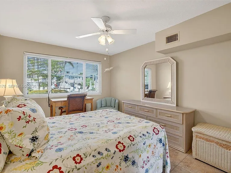 180 Isle Of Venice Dr #121 — Photo 8