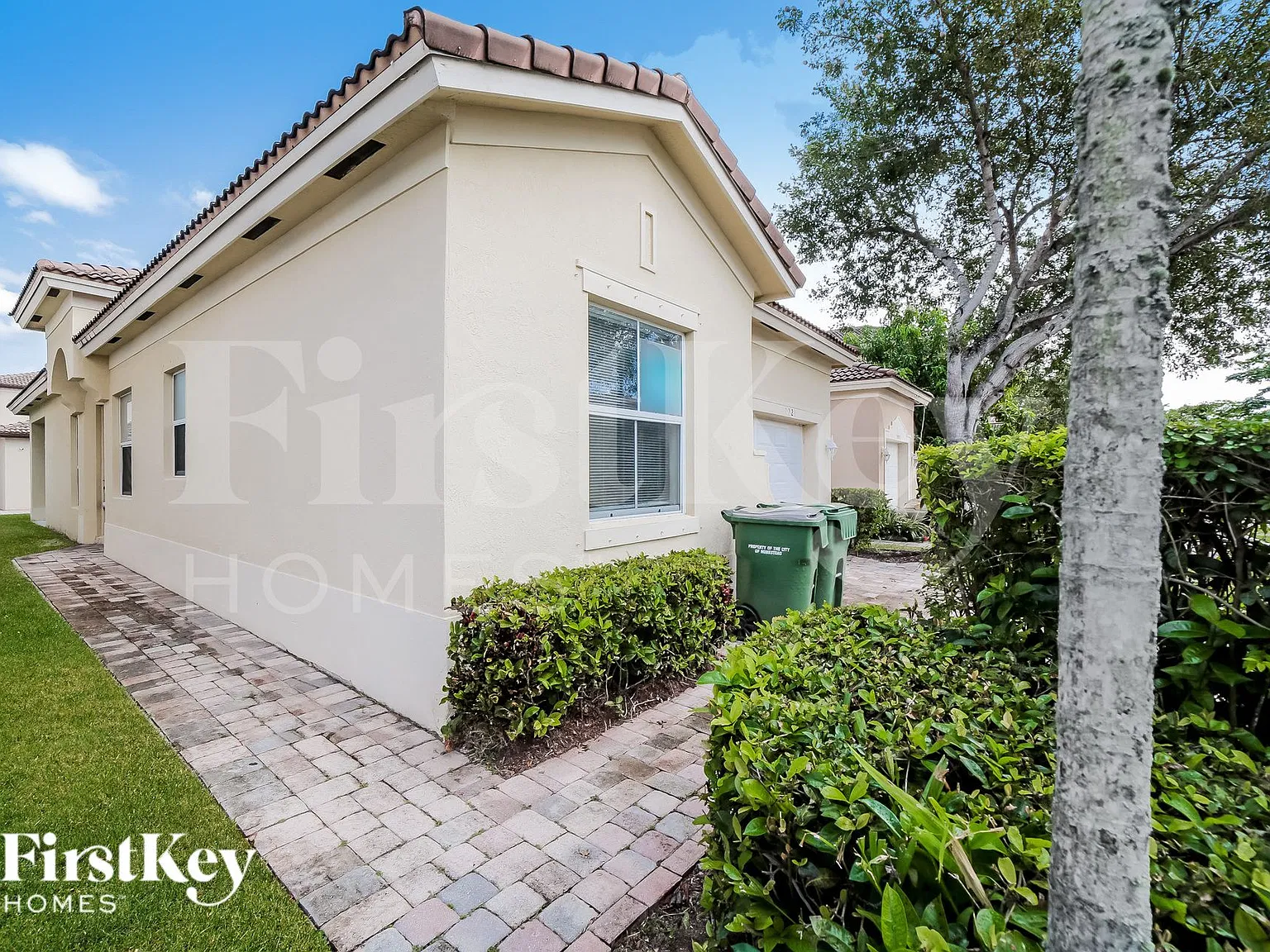 3 bed, 2.0 bath, 1633 sqft, $3,005 — Photo 2