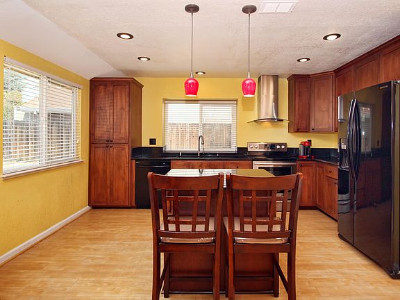 3rd image of 1383 Greenborough Dr