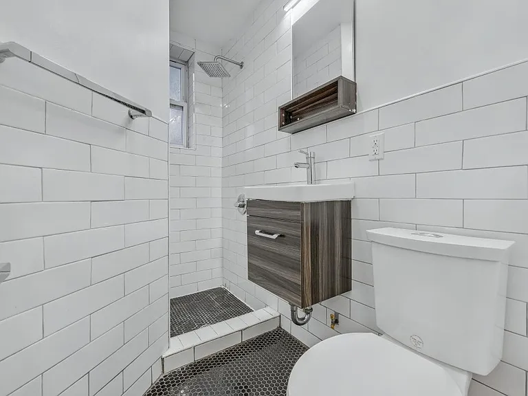 317 E 5th St #2A — Photo 7