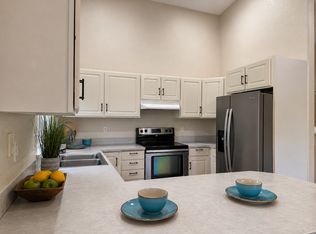 219 7th St NE #A, Puyallup, WA 98372