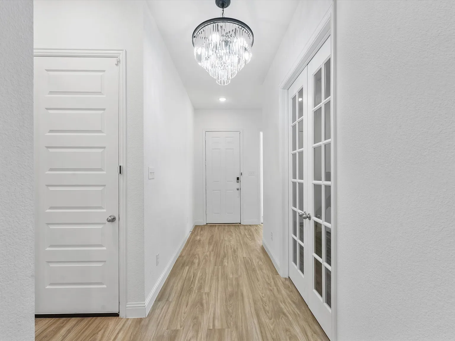 3 bed, 2312 sqft, $2,800 — Photo 2