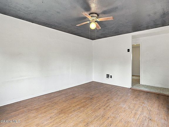 4th image of 660 Maple Ave
