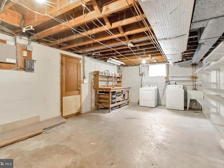 970 N Quintana St — Photo 28