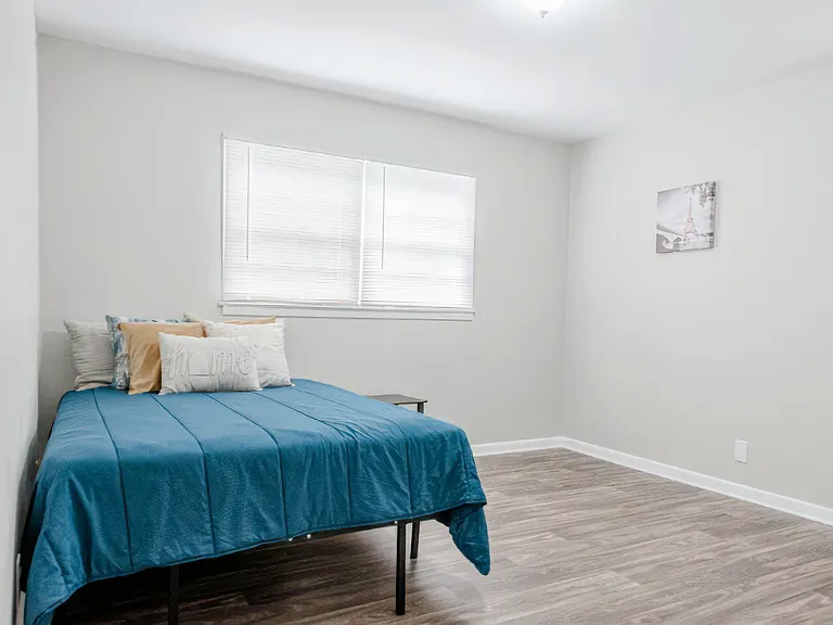 Canaan Dr SE — Photo 1