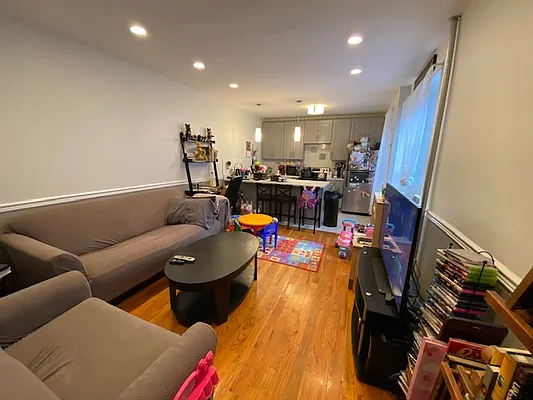 Rented by Mdays Realty | media 48