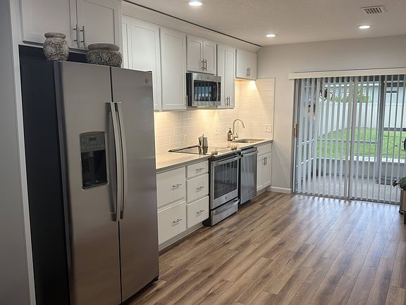 Stainless Steel GE Appliances. Stove has air fryer function.