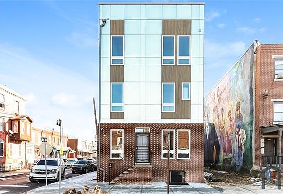 2nd image of 953 Belmont Ave