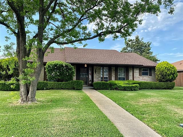 1st image of 8805 Deerwood Dr