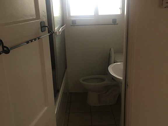 3rd image of 3001 Bagley Ave #1/2